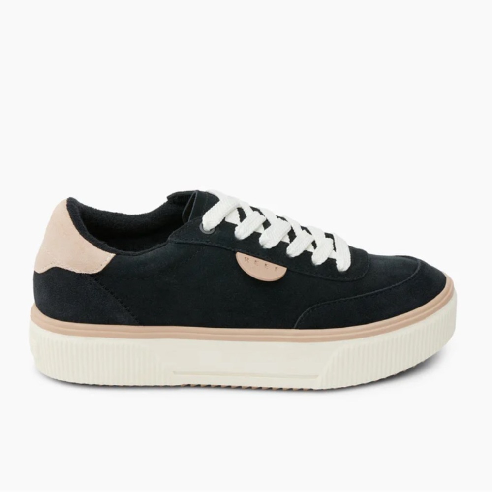 Reef sneakers with slight lift